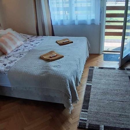 Rosy Apartman Apartment Vonyarcvashegy Exterior photo