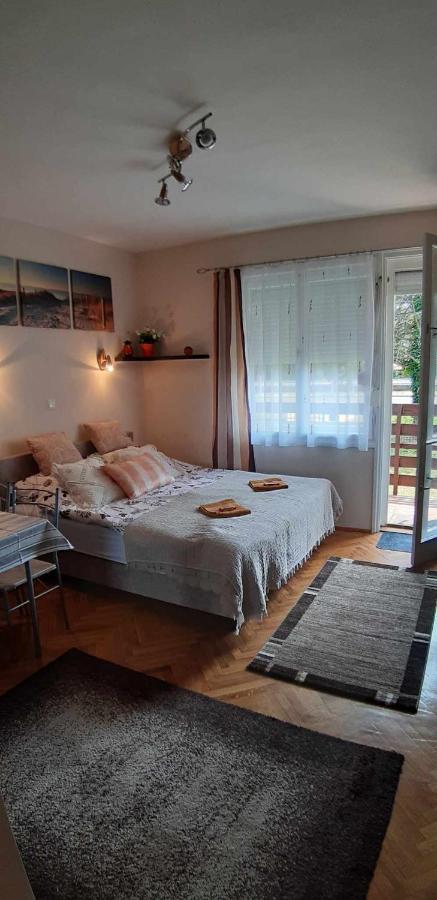 Rosy Apartman Apartment Vonyarcvashegy Exterior photo