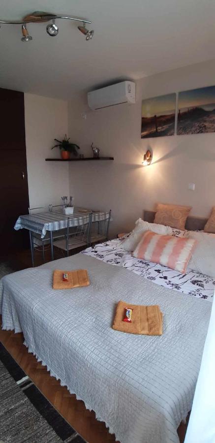 Rosy Apartman Apartment Vonyarcvashegy Exterior photo